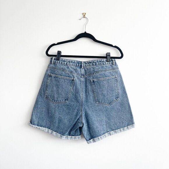 LOST IN LUNAR // The George Shorts // crafted from a 100% cotton denim // Size 8 - Picture 2 of 16